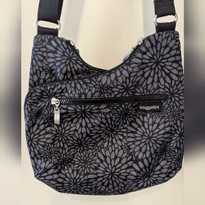 Baggallini Crossbody Purse Tote Bag Black Gray Floral Print Adjustable Strap